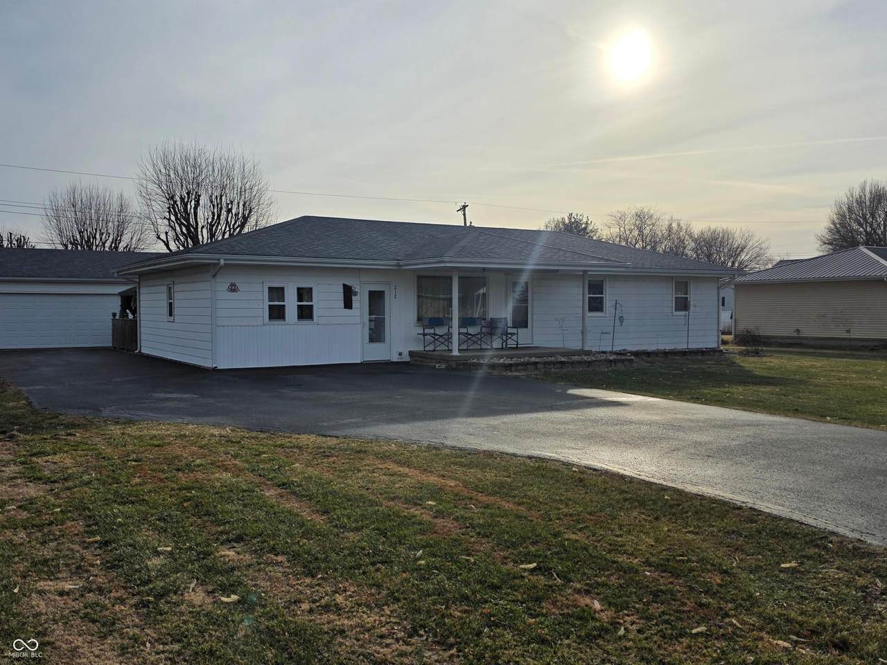 212 Lincoln Street - Photo 1