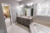 2593 Forest Hills Boulevard - Photo 28