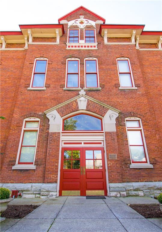 714 Buchanan Street - Photo 1