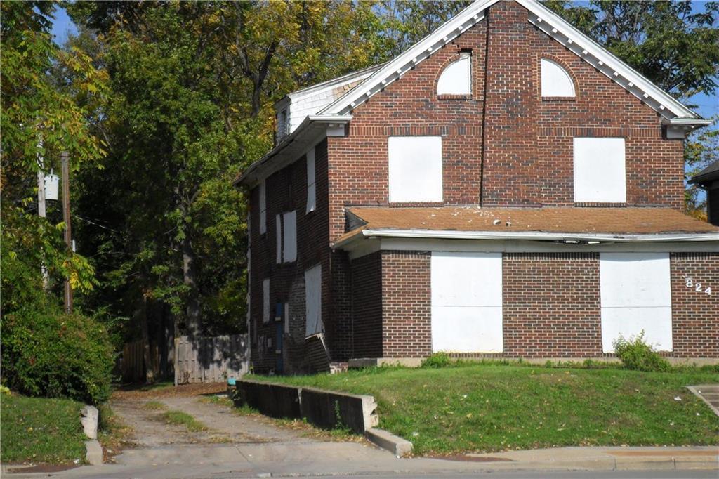 824 38th Street - Photo 1