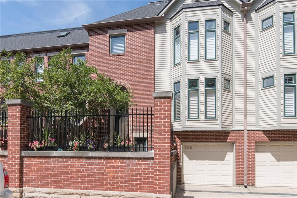 542 Lockerbie Circle - Photo 1