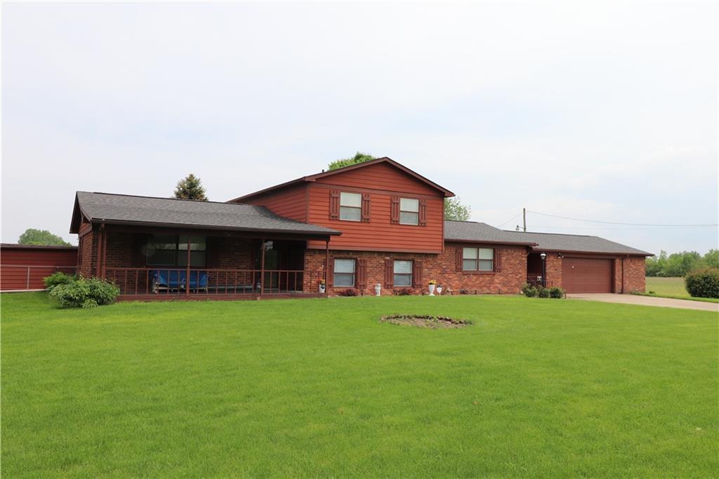 10449 50 - Photo 1