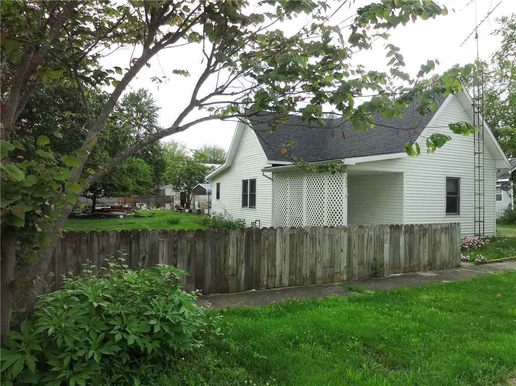 504 Schott Street - Photo 1
