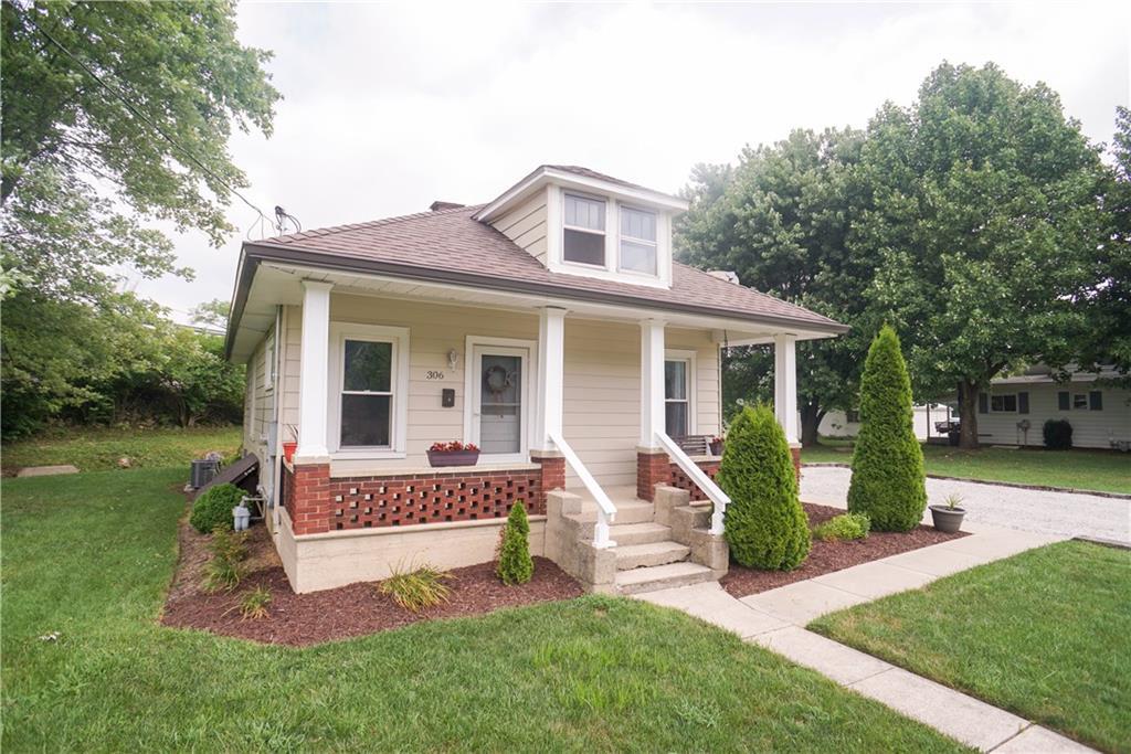 306 Railroad Avenue - Photo 1