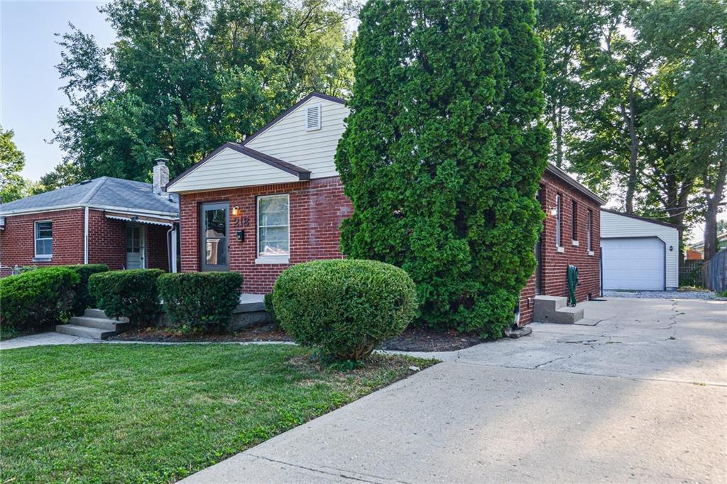 218 Gladstone Avenue - Photo 1