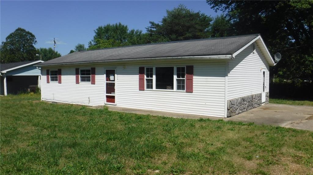115 Middle Avenue - Photo 1