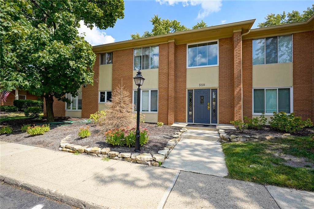 559 Hunters Drive - Photo 1