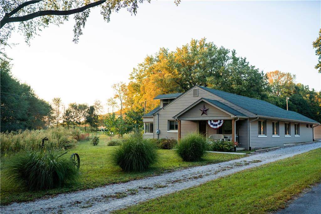 1574 State Road 252 - Photo 1