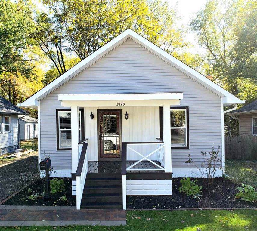 1523 49th Street - Photo 1