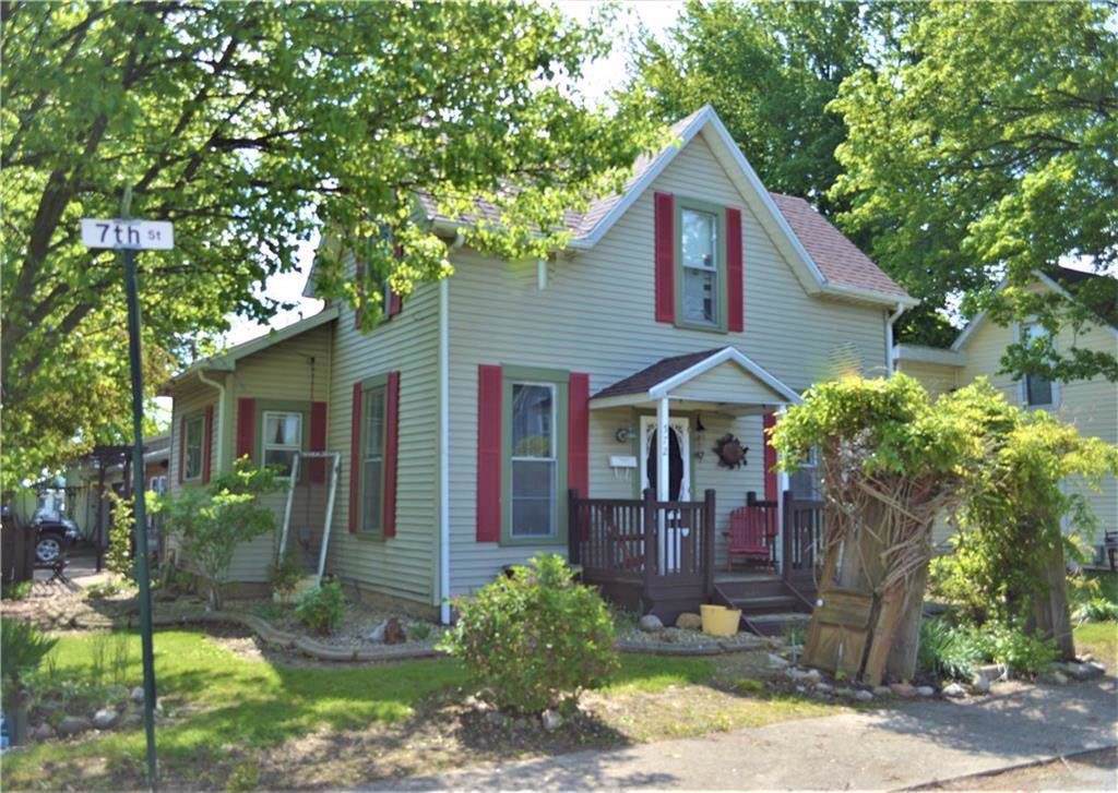 572 7th Street - Photo 1