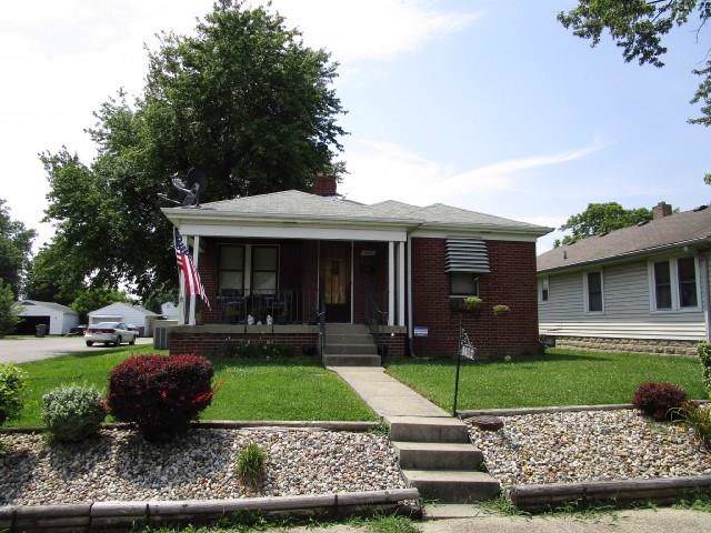 1402 Gladstone Avenue - Photo 1