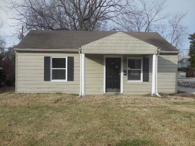 212 Alvord Boulevard - Photo 1