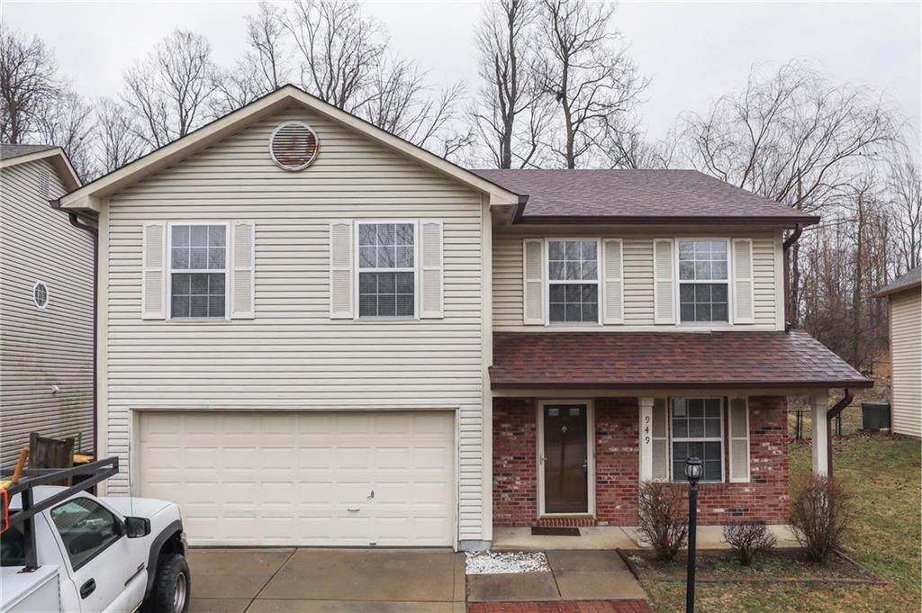 949 Charnwood Parkway - Photo 1