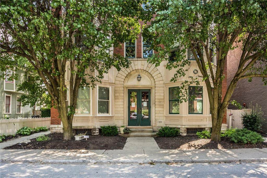 709 Park Avenue - Photo 1