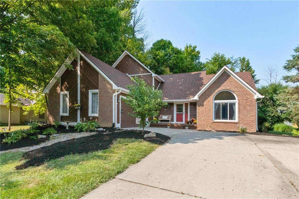 210 Poplar Drive - Photo 1