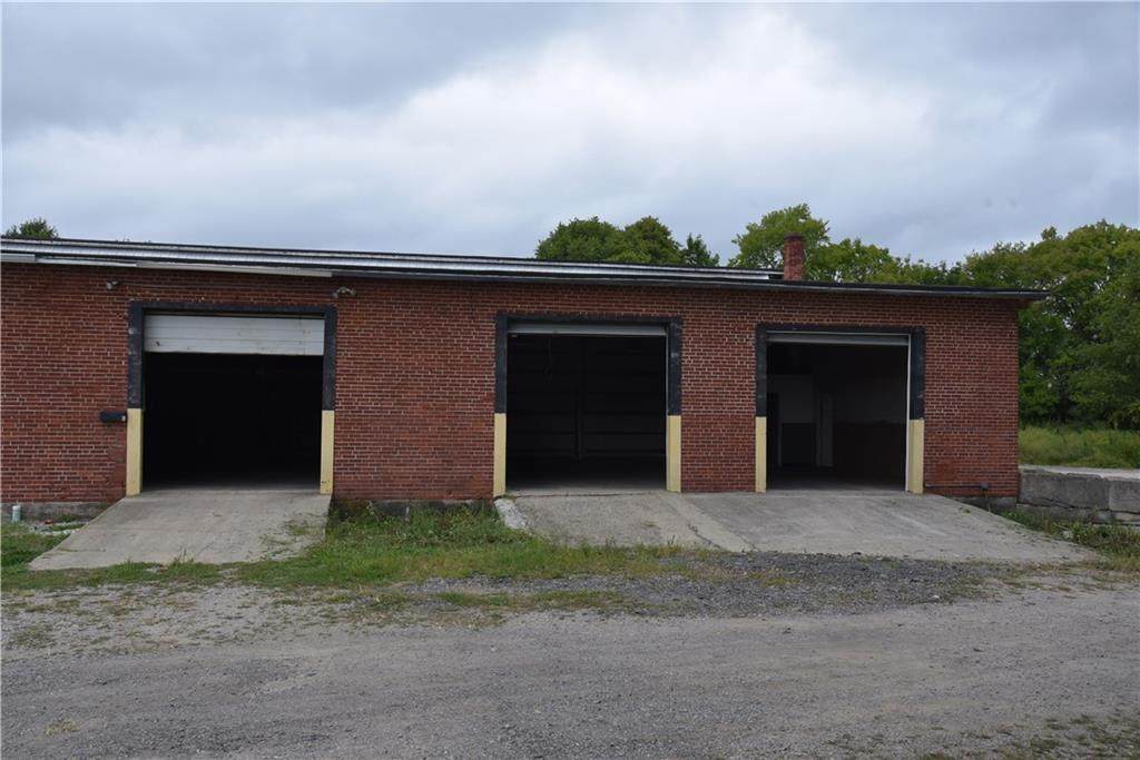 1068 Eastview - Photo 1