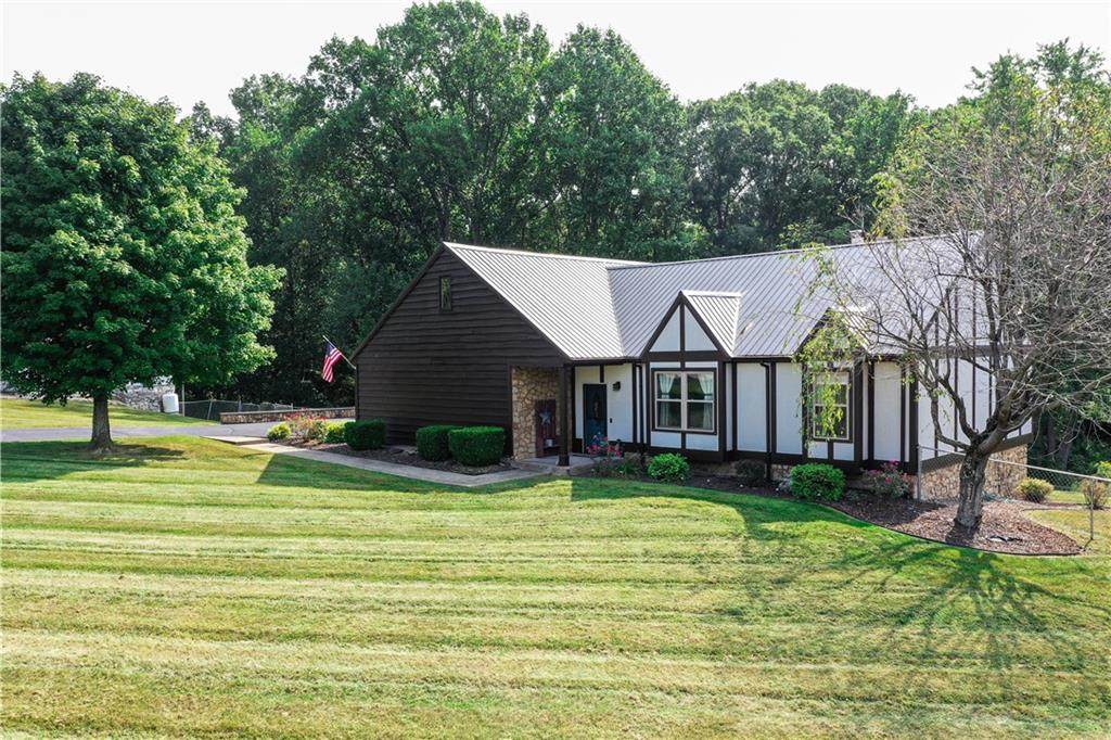 2145 Lakeview Drive - Photo 1