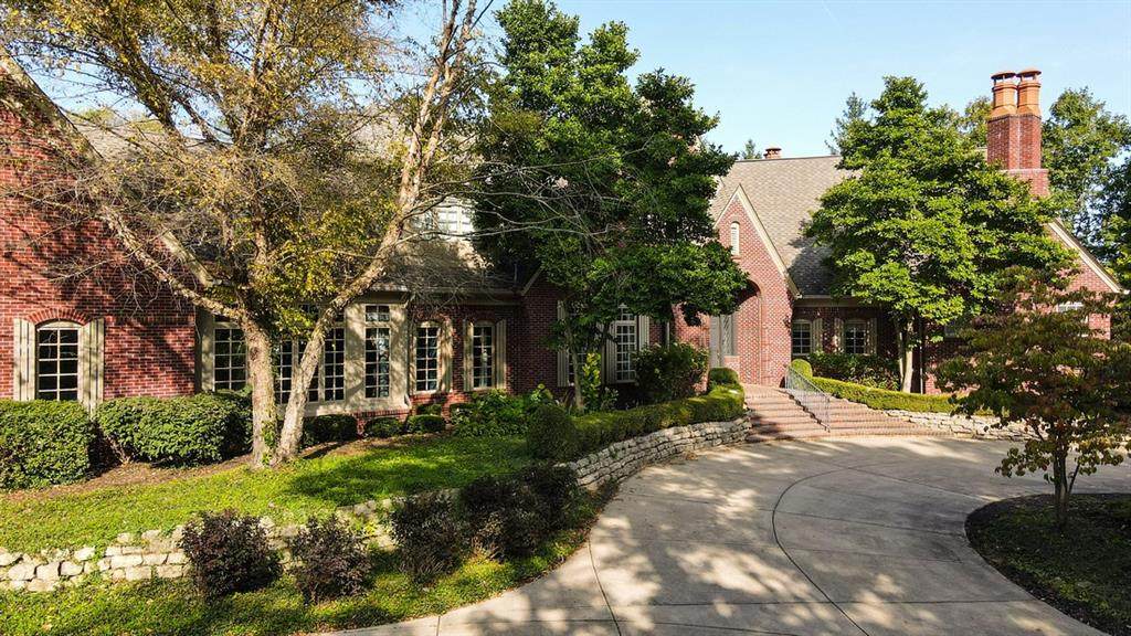 320 Breakwater Drive - Photo 1