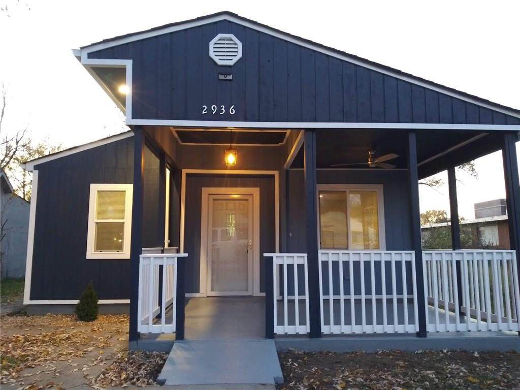 2936 Gladstone Avenue - Photo 1