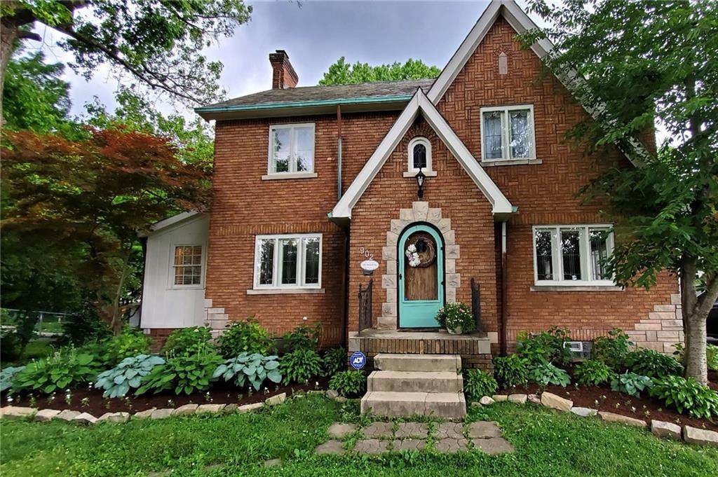 902 Arlington Avenue - Photo 1