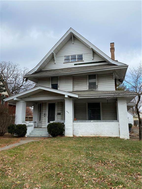 832 8th Street - Photo 1