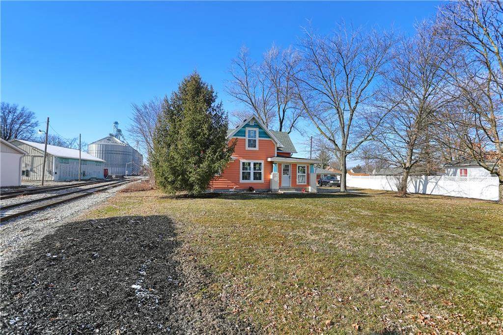 975 Vine Street - Photo 1