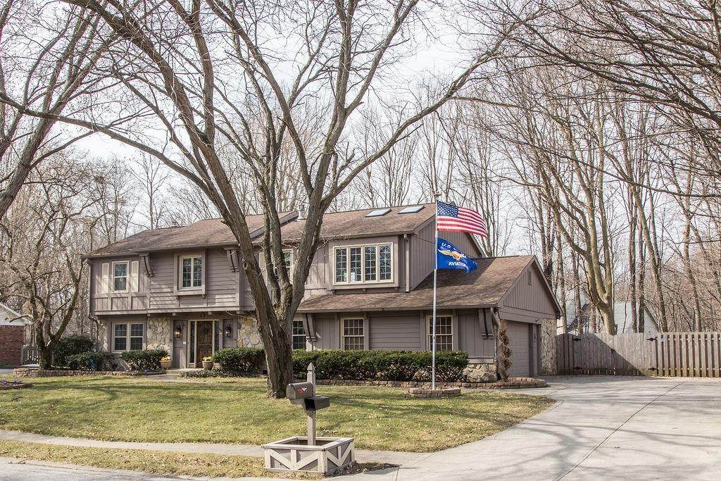 868 Hawthorne Drive - Photo 1