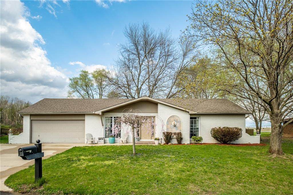 722 Riverside Drive - Photo 1
