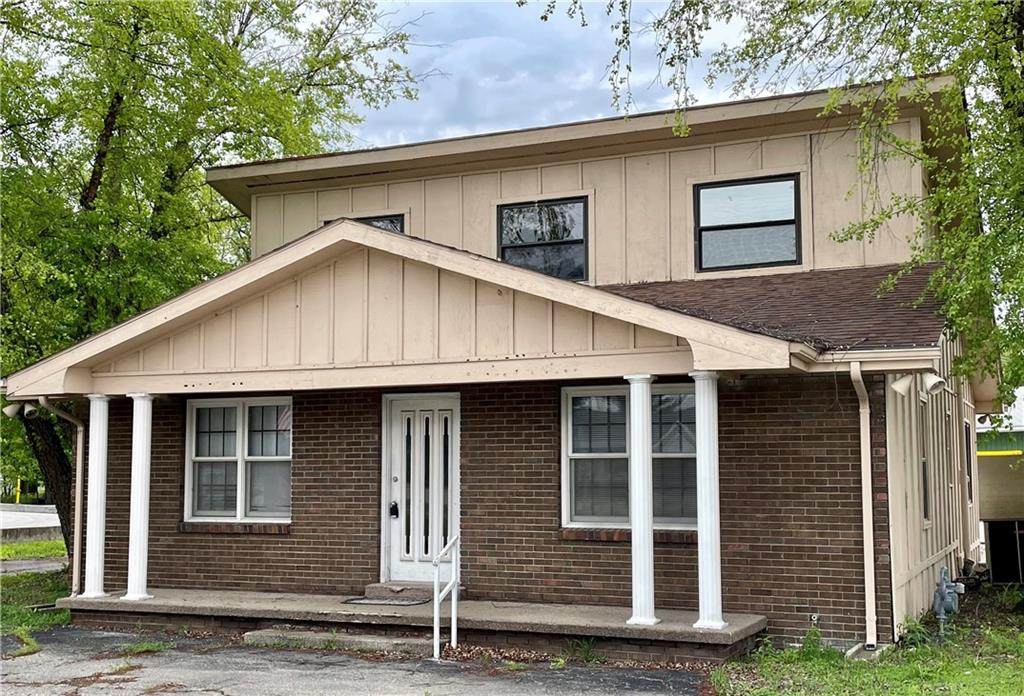 726 N Lincoln Rd - Photo 1