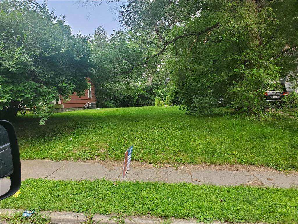 1722 Gladstone Avenue - Photo 1