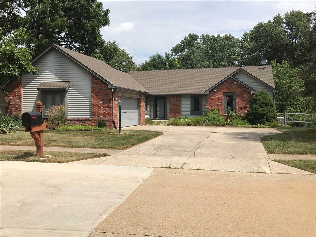 401 Stonehedge Drive - Photo 1