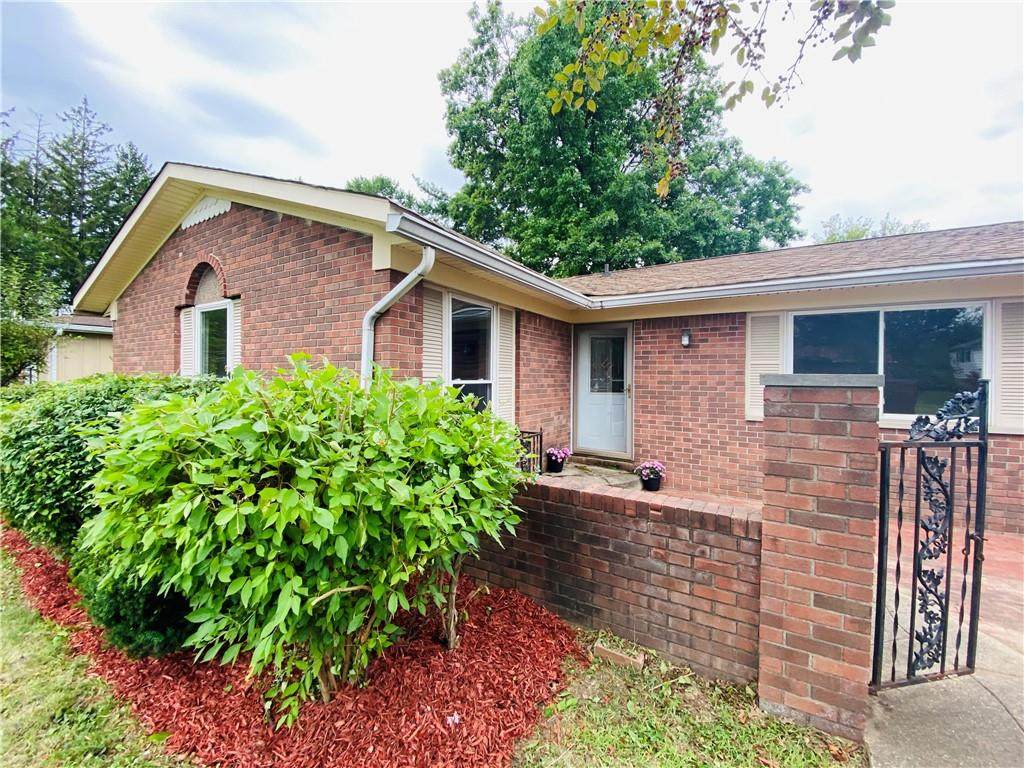 1416 Wellington Avenue - Photo 1