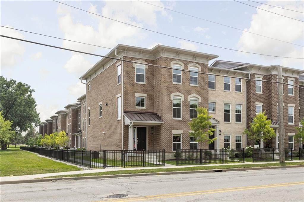 915 16th Street - Photo 1