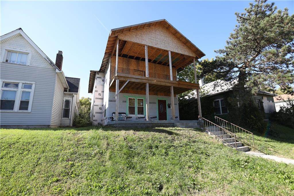 2544 Boulevard Place - Photo 1