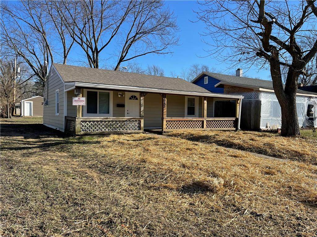 2945 Gladstone Avenue - Photo 1