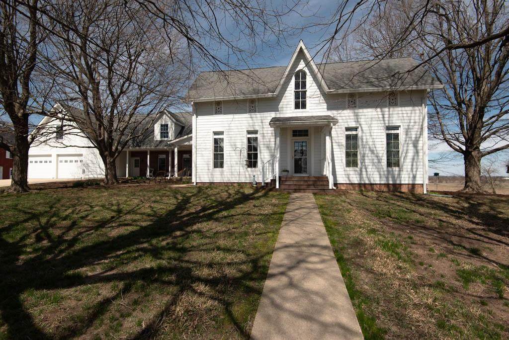 644 Old North Combs Road - Photo 1