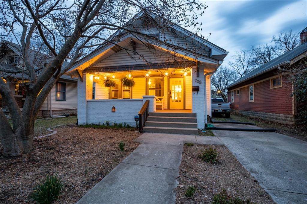 705 Riley Avenue - Photo 1