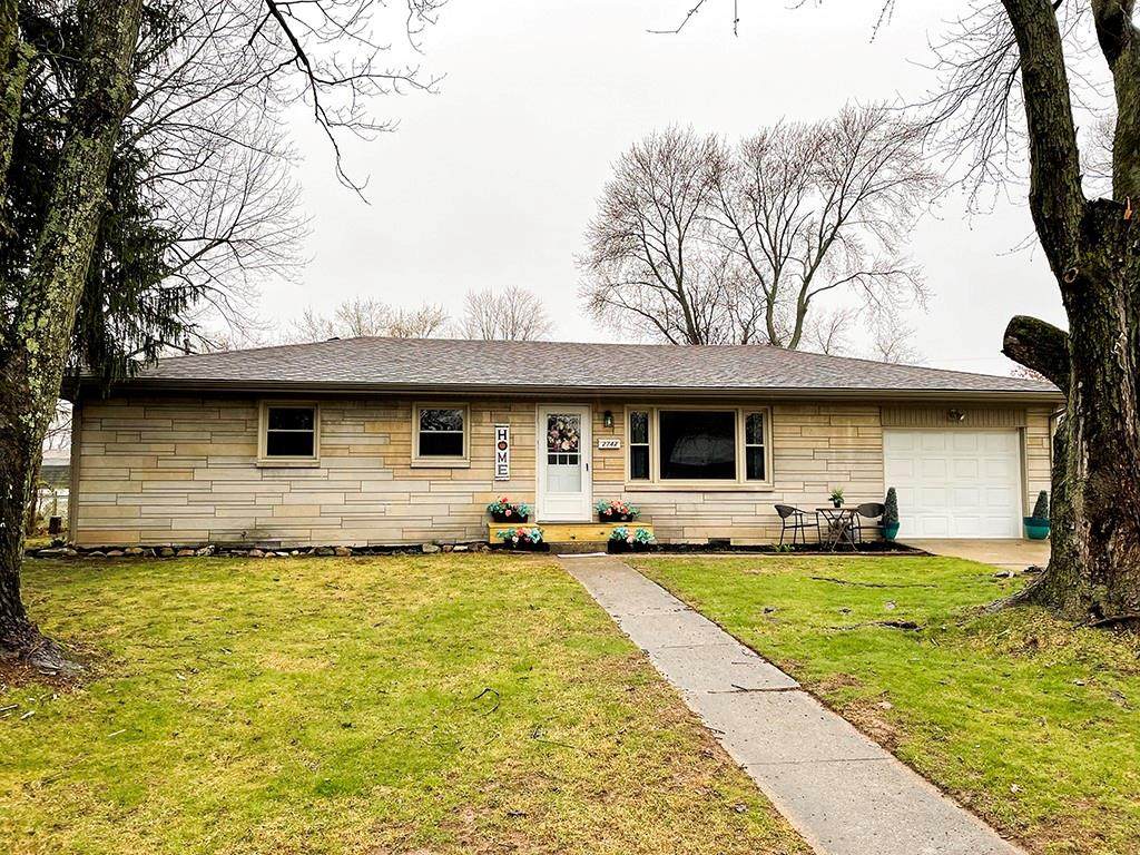 2742 Poplar Drive - Photo 1