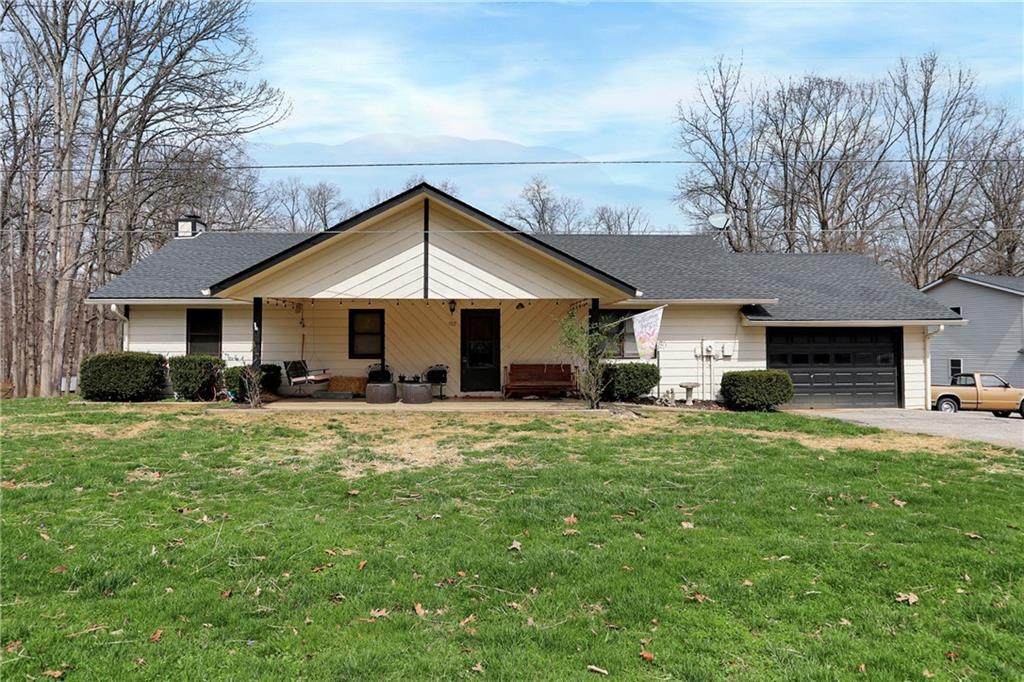 582 Hinshaw Drive - Photo 1