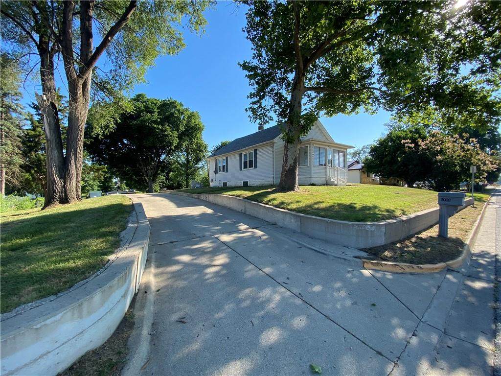 3006 Maple Avenue - Photo 1