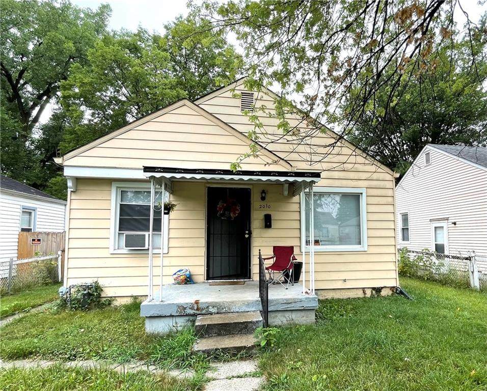 2010 Linwood Avenue - Photo 1