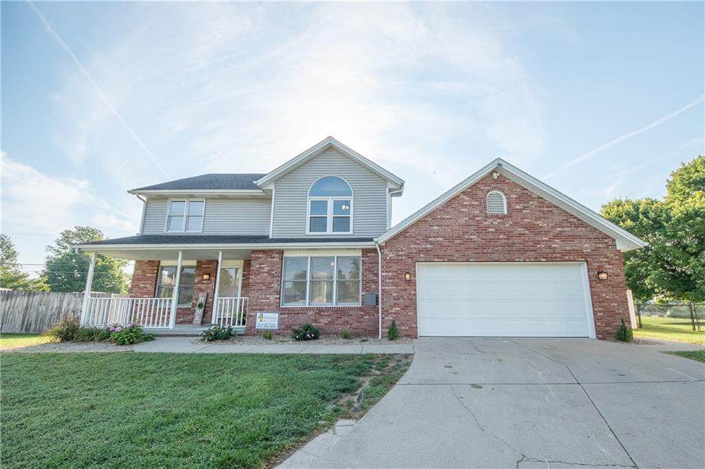212 Manor Court - Photo 1