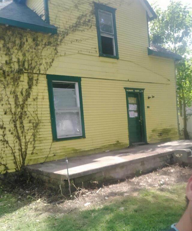 211 8th Street - Photo 1