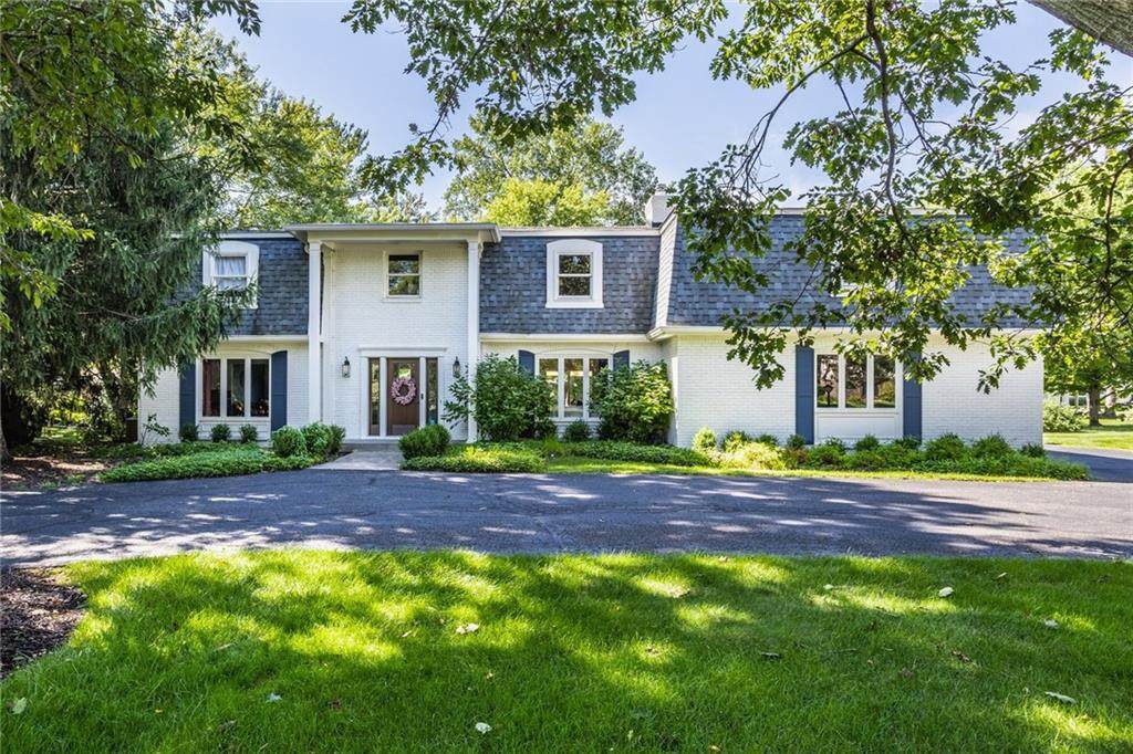 425 Oakwood Drive - Photo 1