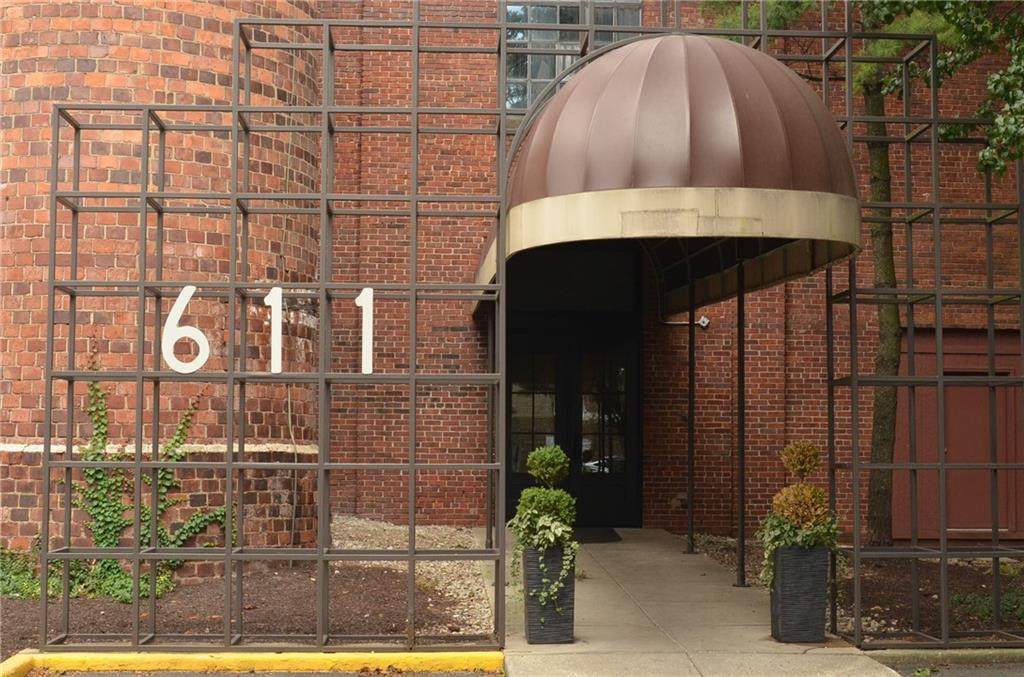 611 Park Avenue - Photo 1