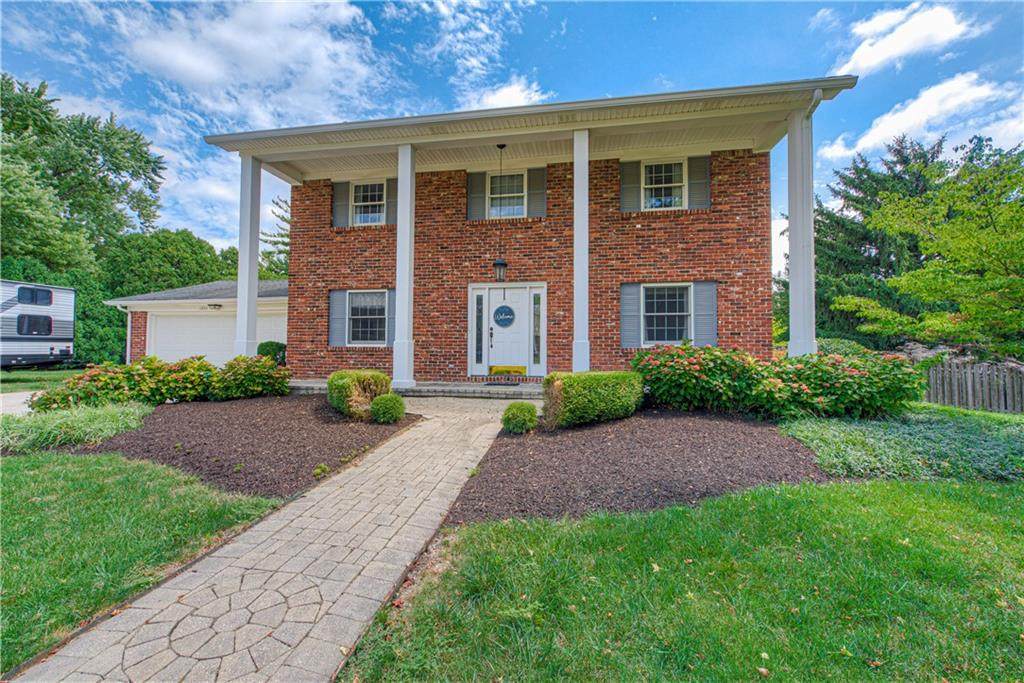 1203 Sherwood Drive - Photo 1