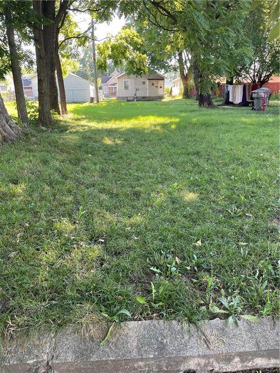329 Leeds Avenue - Photo 1