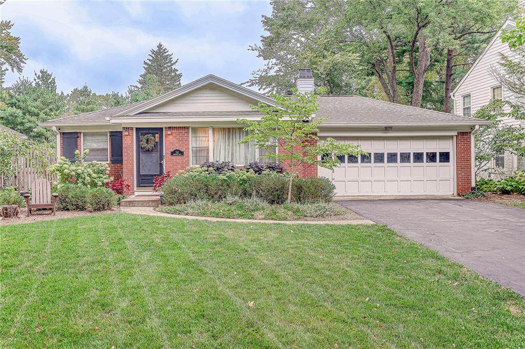 740 Sherwood Drive - Photo 1