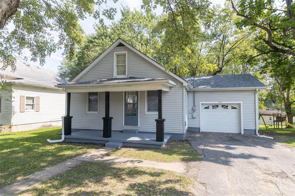 716 14th Street - Photo 1