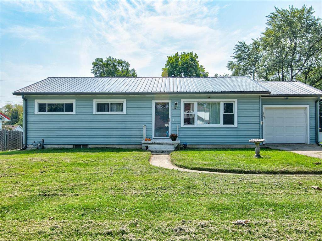 814 Stadium Drive - Photo 1